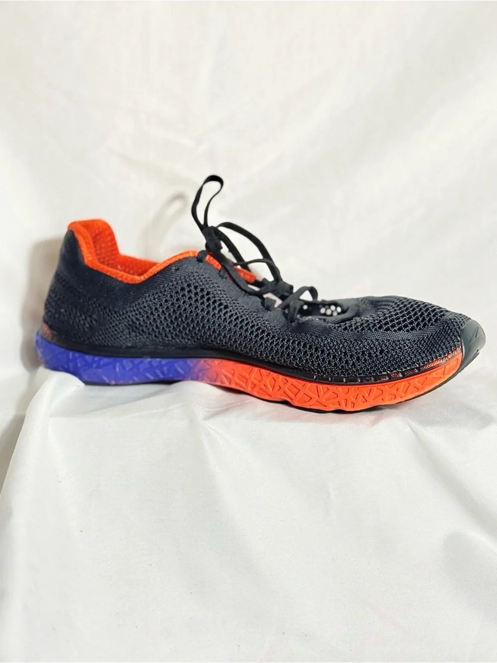 Altra Escalante Black size 11 Running Shoe Red Accent Orange to Purple Gradient - Picture 3 of 13